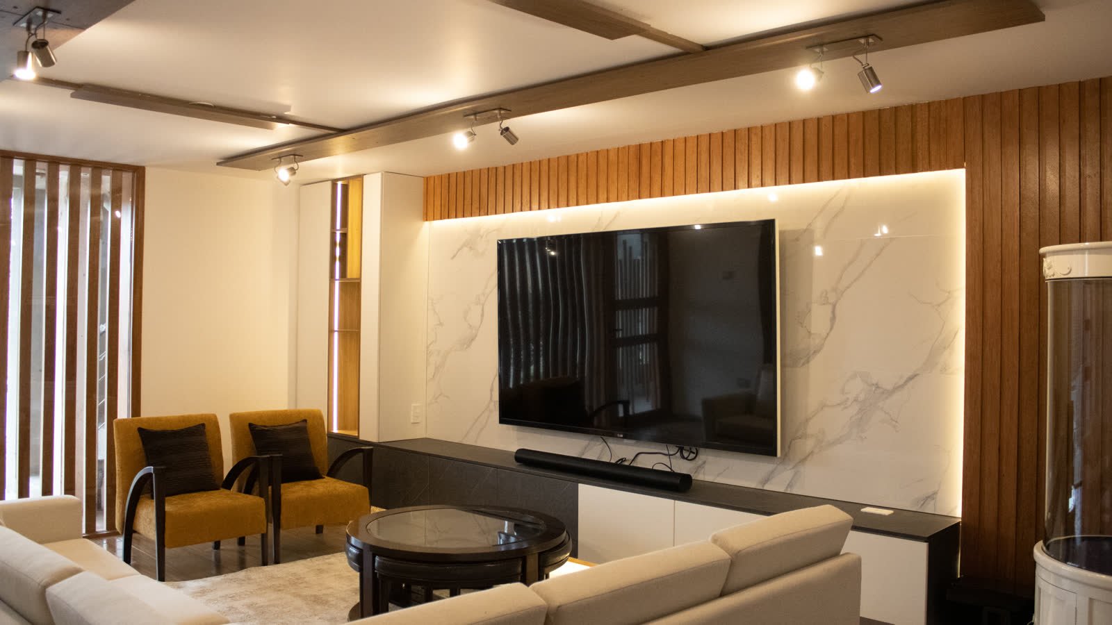 Sala Lester, interiorismo en Cajamarca, obra construida por HK BLUE GREEN — imagen 2 de 4
